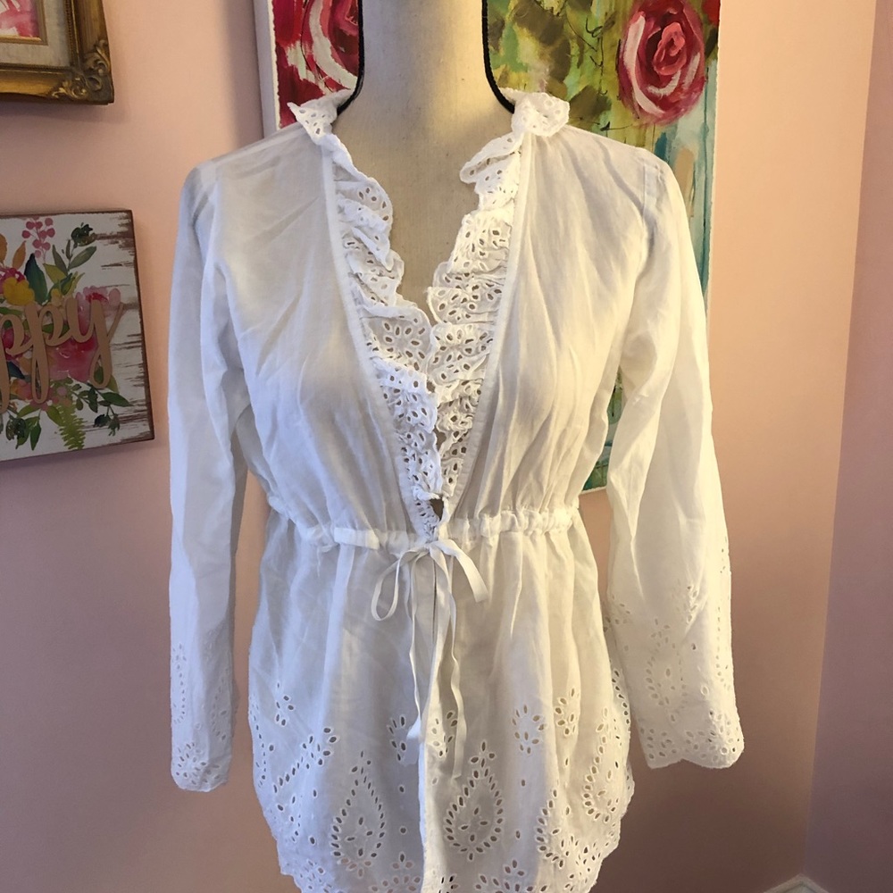 White eyelet cover